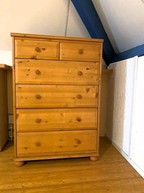 Tweepersoonsbed grenen met ladenkast