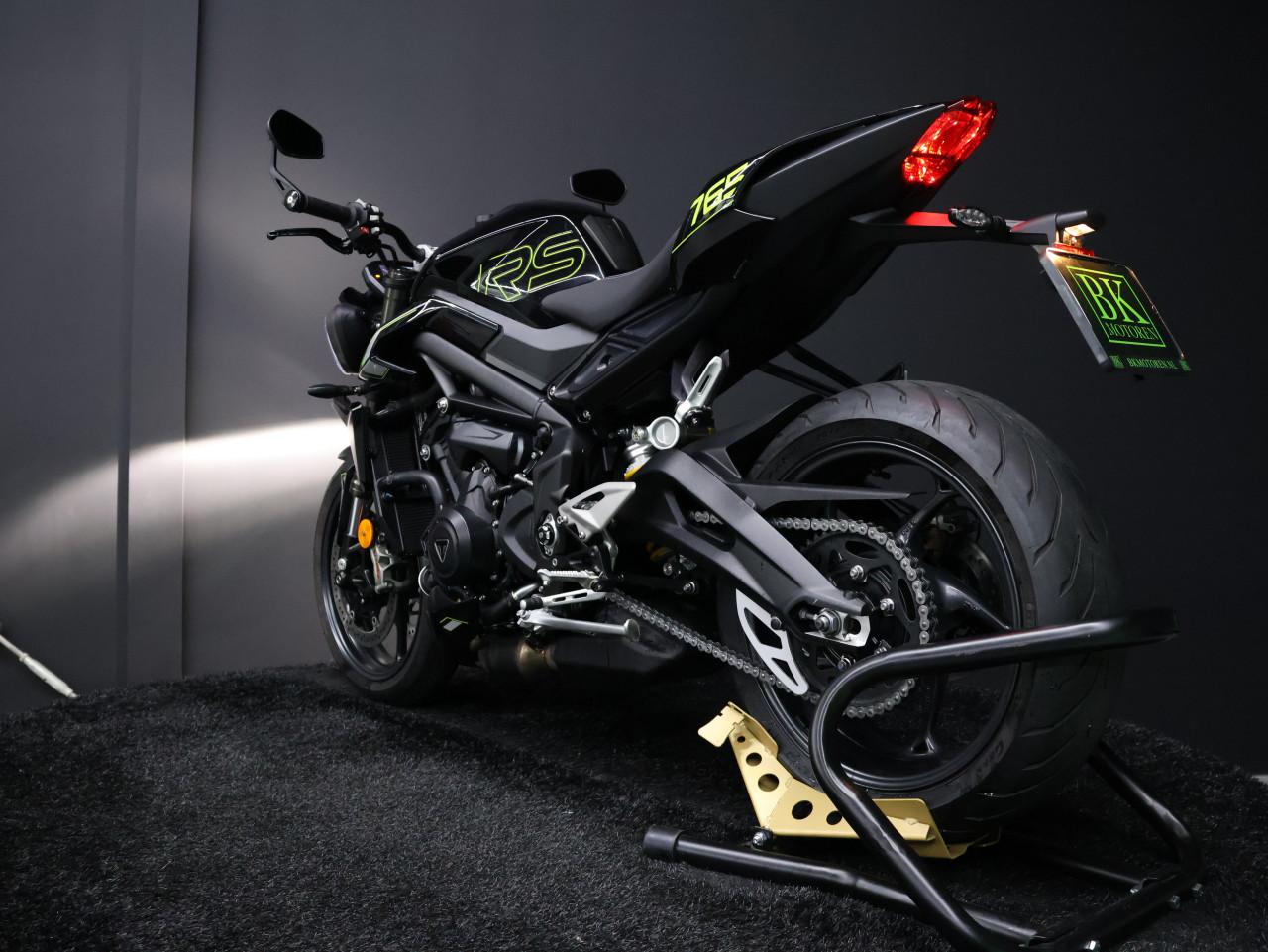 STREET TRIPLE RS | Phantom Black