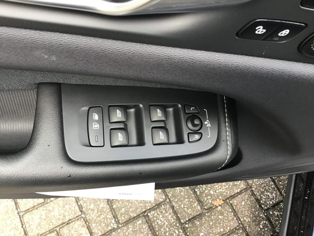 Volvo XC60 2.0 t8 plug-in hybrid awd ultimate bright