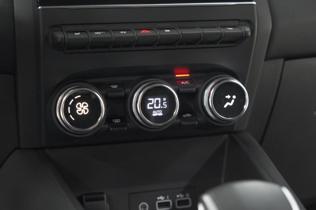 Renault Captur mild hybrid 140 edc techno | camera | 9.3 inch scherm | appl