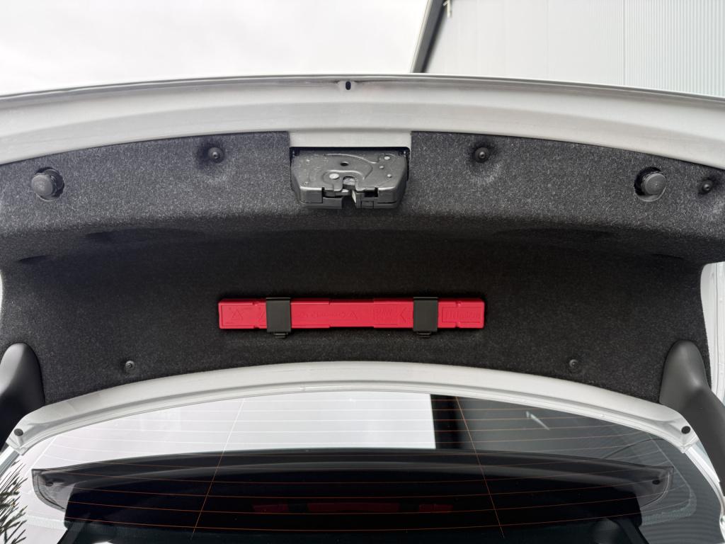 BMW 3-serie 318i automaat executive sportline sedan