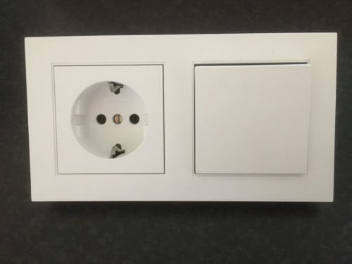 Kopp wandcontactdoos met randaarde, inbouw