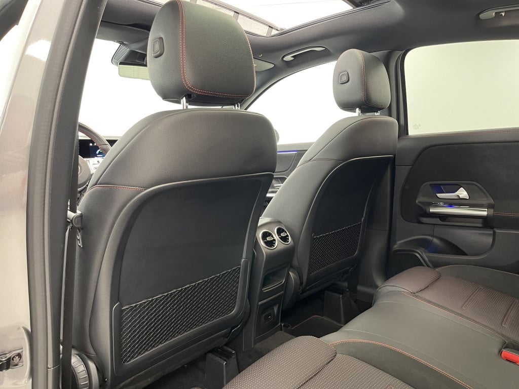 Mercedes-Benz Gla-klasse 250 e amg edition | pano | leer | trekhaak | sfeer