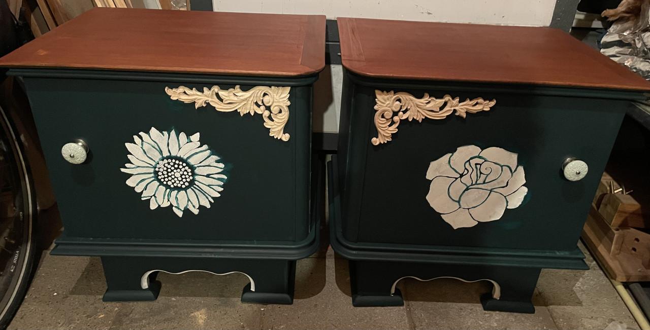 Set landelijke nachtkastjes