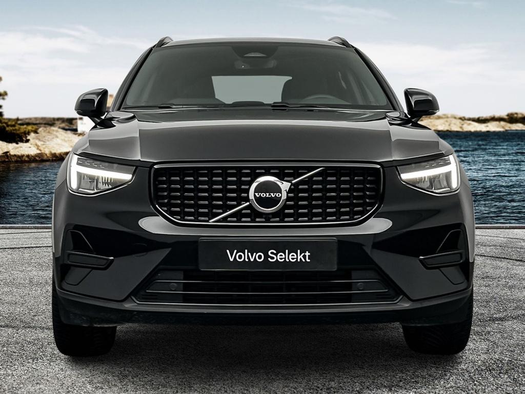 Volvo XC40 b4 194pk plus dark| achteruitrijcamera| trekhaak| adap.cruise
