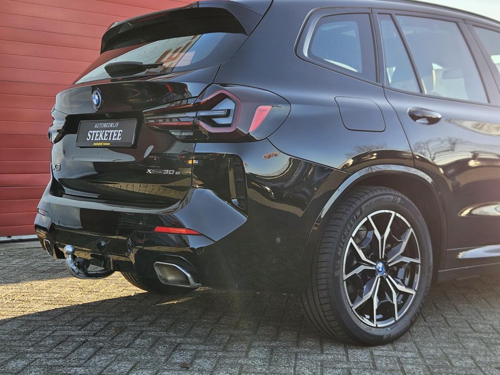 BMW X3 xdrive30e m-sport | pano | acc | camera