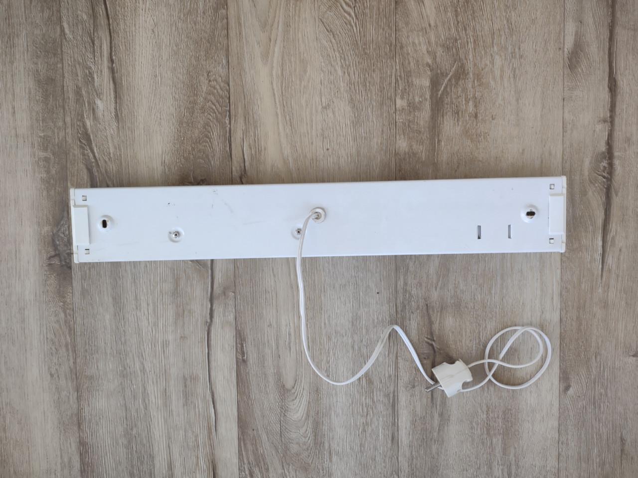 Mooie witte lichtbalk met knopje. Schuurlamp, werklamp wit.