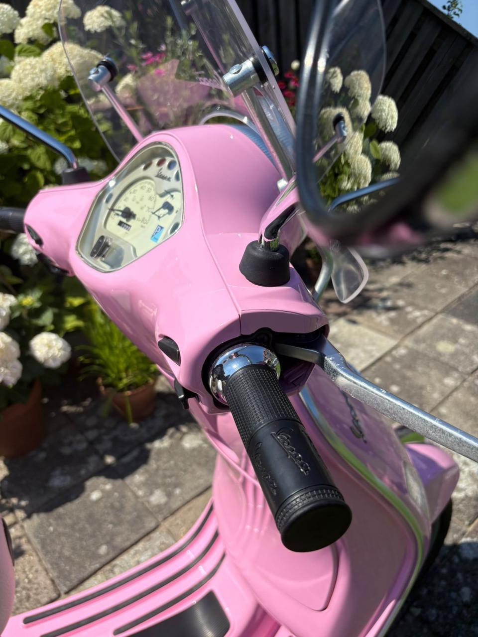 🌸 Vespa LX 50 2-takt – zeldzame roze uitvoering