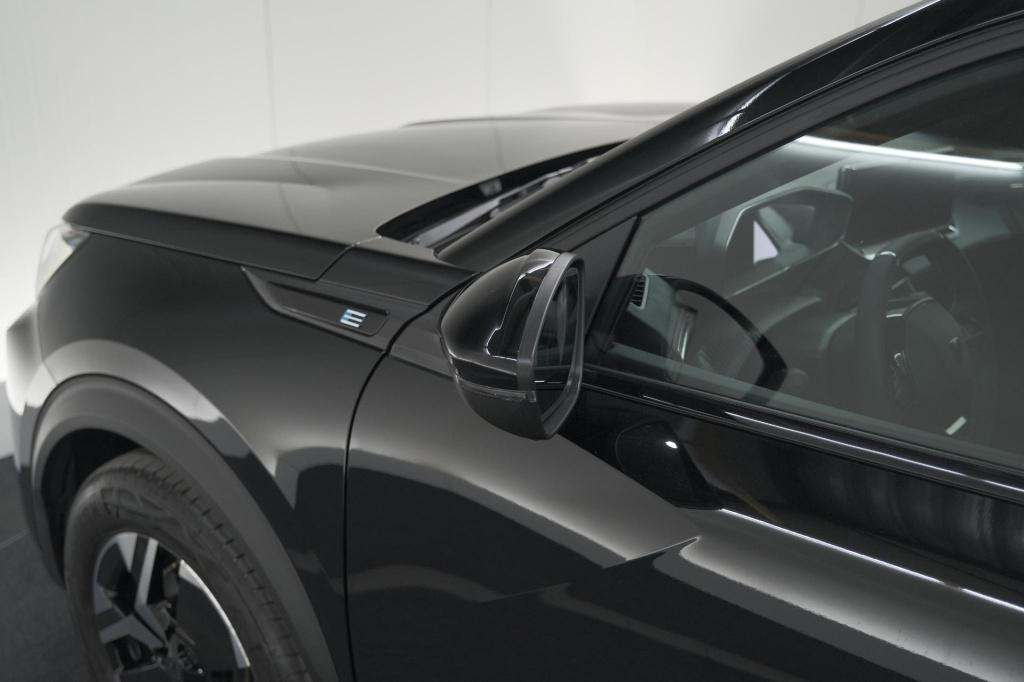 Peugeot E-2008 ev gt 54 kwh | 11 kw lader | warmtepomp | camera | alcantara