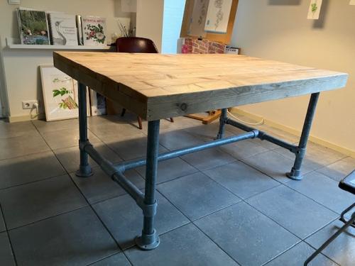 Mooi industrieel tafel