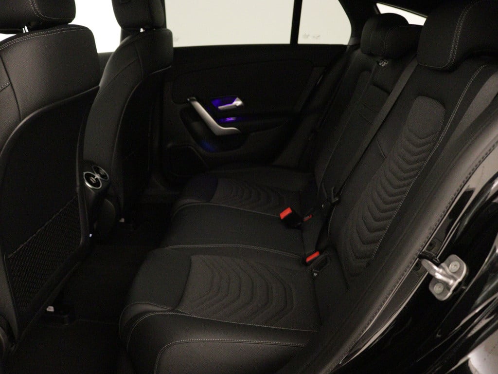 Mercedes-Benz Cla shooting brake 180 star edition luxury line | trekhaak | 