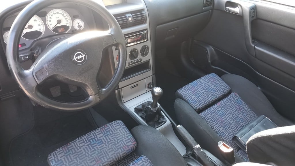 Opel Astra 2.2-16v