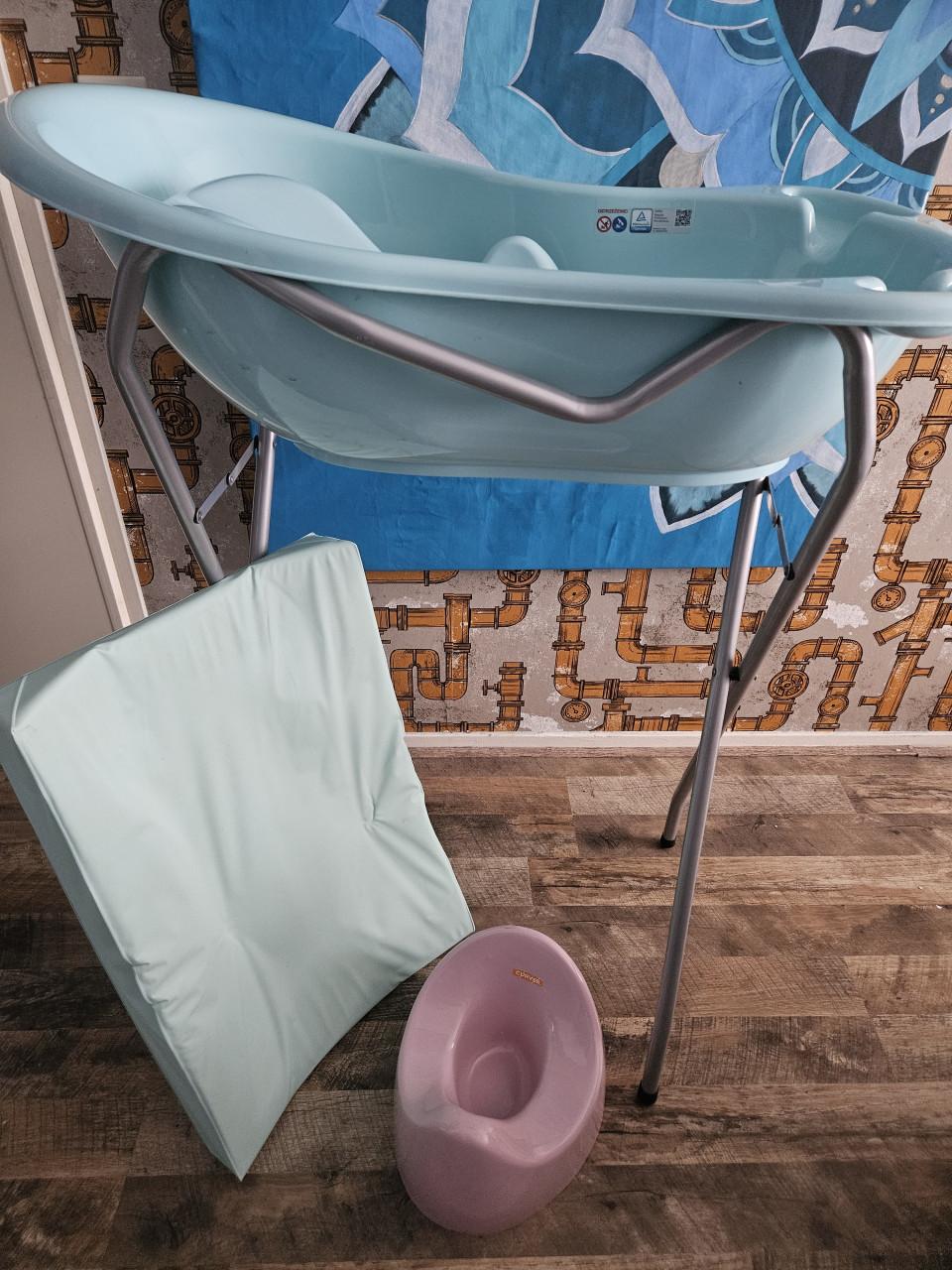 Baby bad met standaard