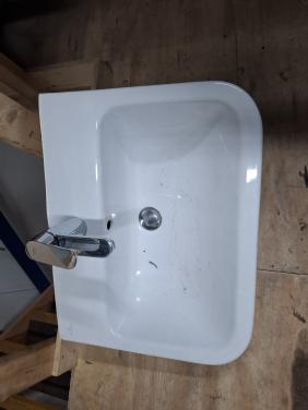 NETTE WASTAFEL MET GROHE MENGKRAAN