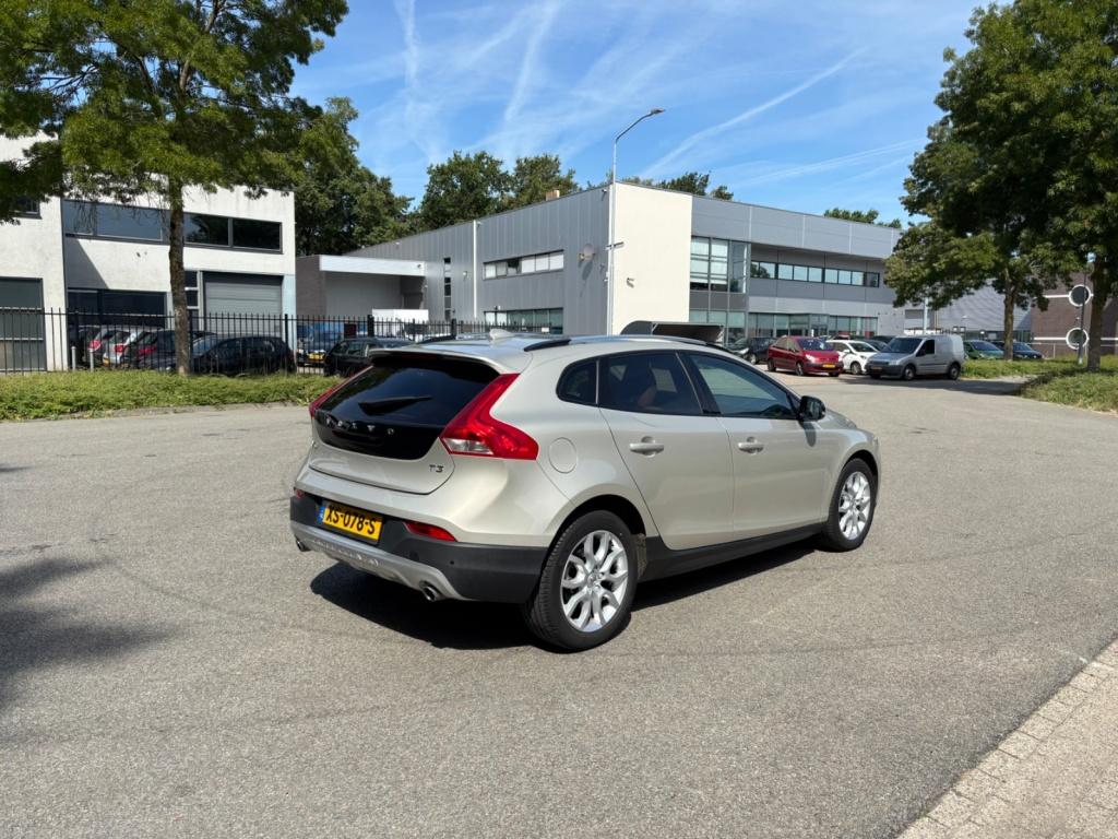 Volvo V40 cross country t3 aut6 polar+ luxury| pano| camera| dab+| leder| k