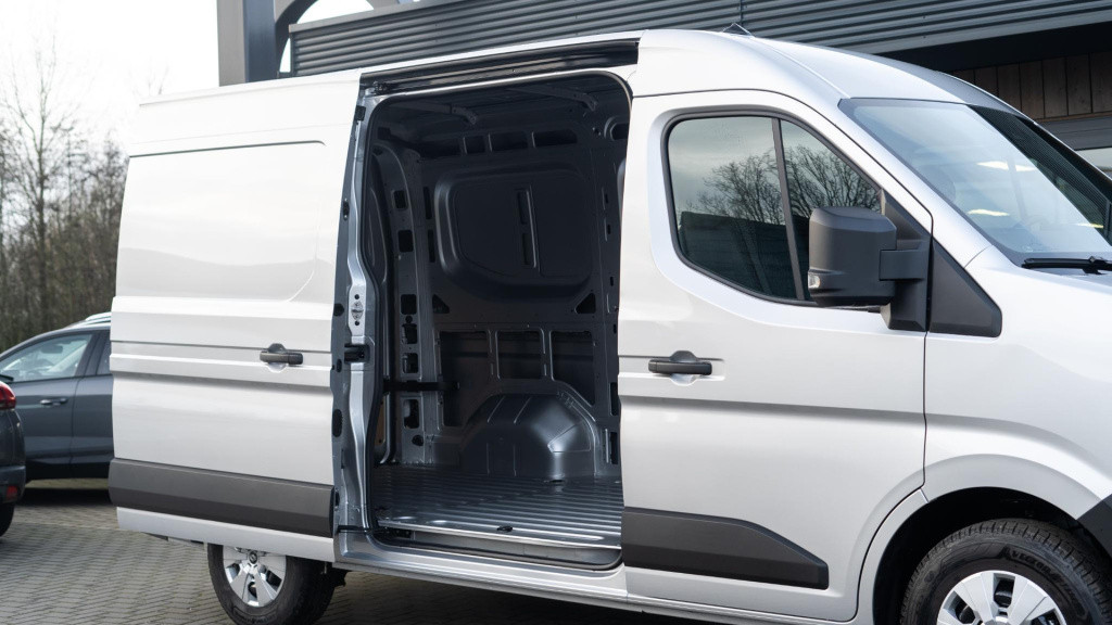 Renault Master t35 2.0 dci 150 l2h2 extra | nieuw model | camera | parkeers