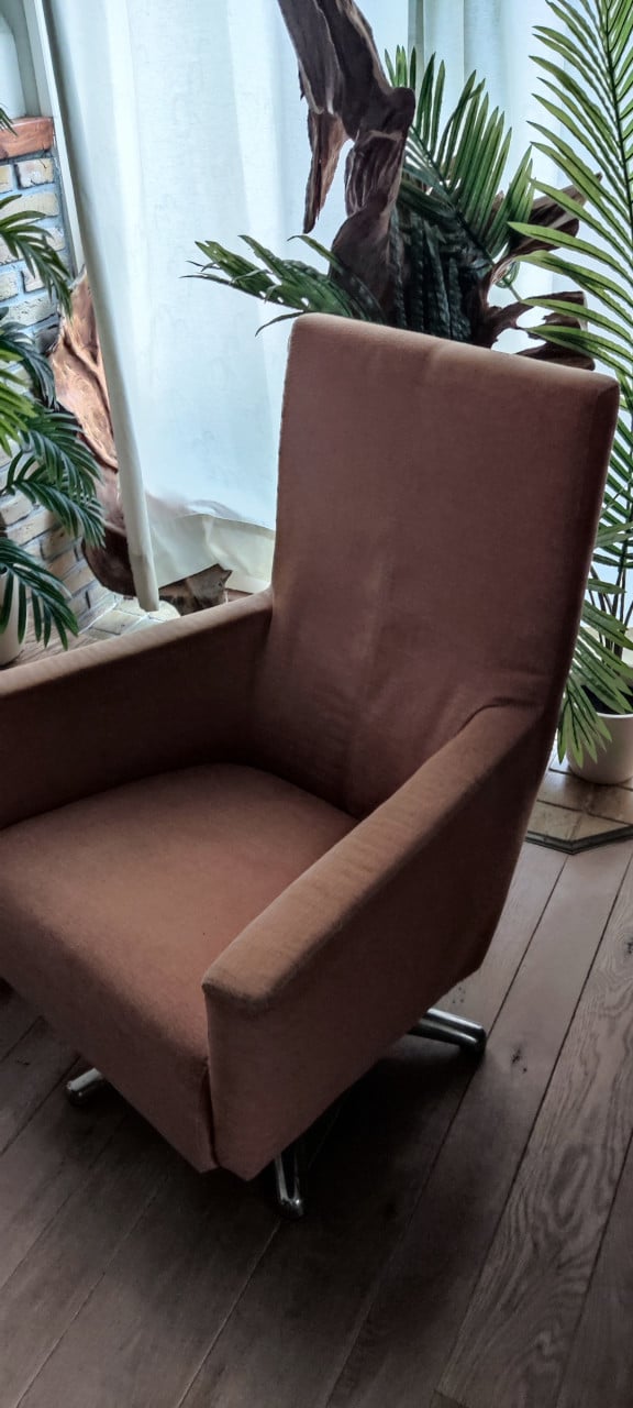 Compacte draai fauteuil / draai stoel gestoffeerd