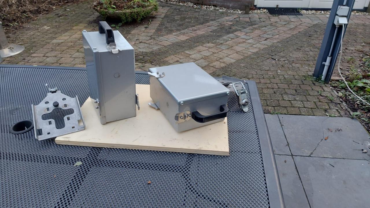 Van Raam onderdelen duo-fiets, 2 accu's, oplader, voorwiel