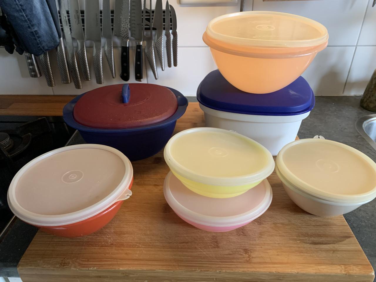 Complete set van diverse Tupperware bakjes en schalen