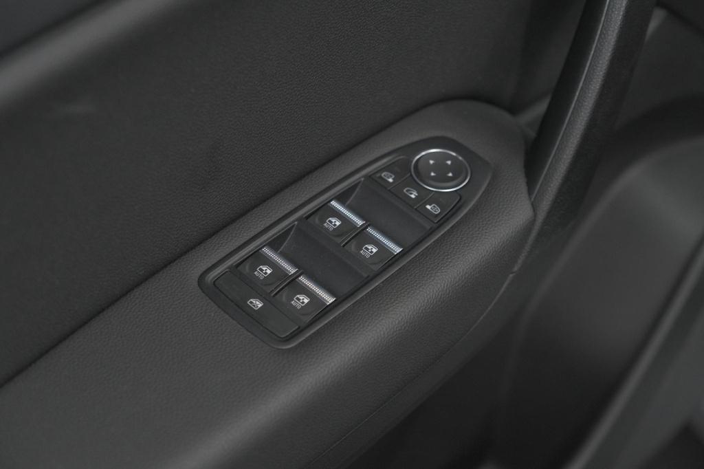 Renault Captur mild hybrid 140 intens | trekhaak | camera | apple carplay |