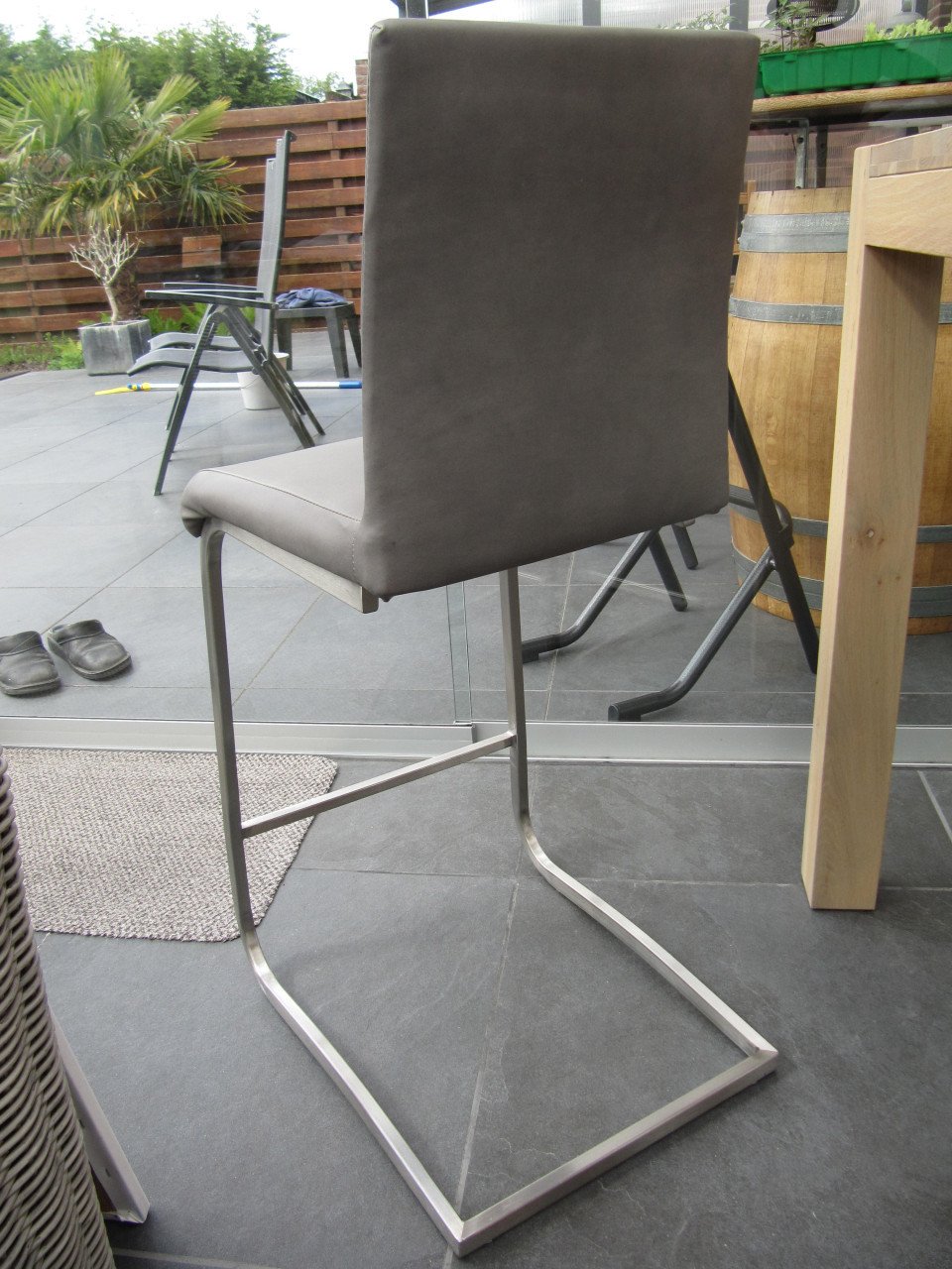 Bartafel en stoelen