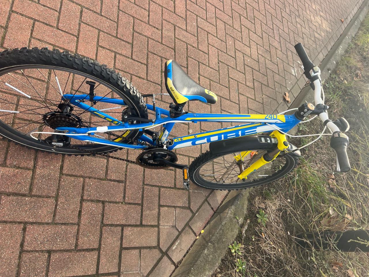 Cube 240 24 inch 21 V geel/blauw