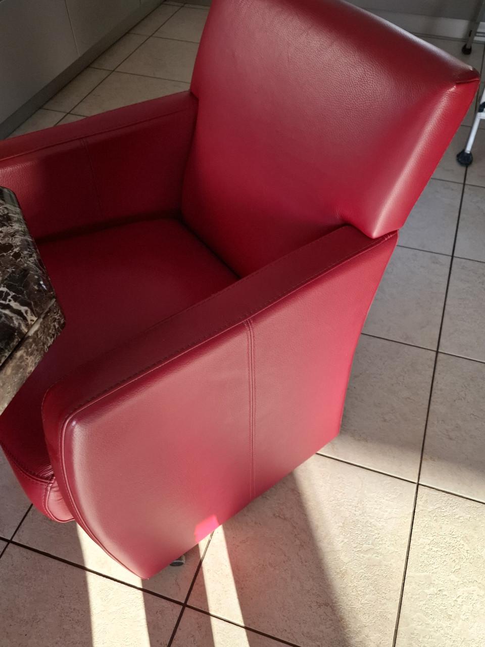 4 lederen eetkamerstoelen met armleuning en wieltjes (Henders/Hazel)