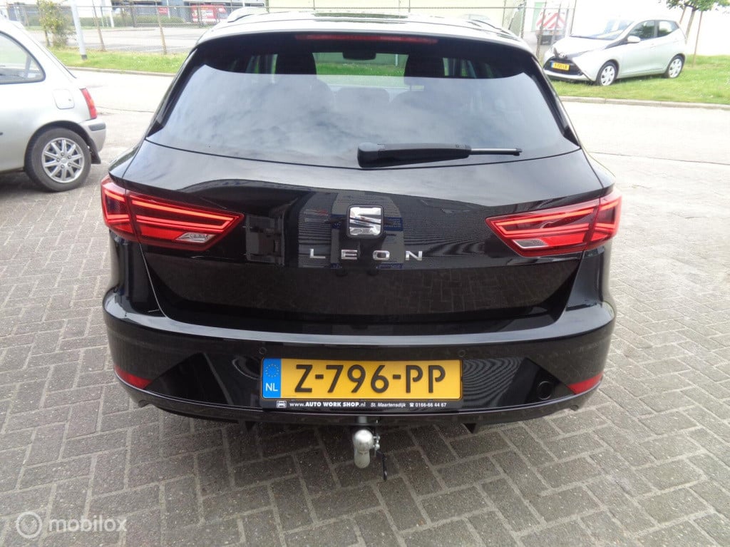 Seat Leon Sportstourer st 1.0 ecotsi style business/airco/led/pdc/automaat 