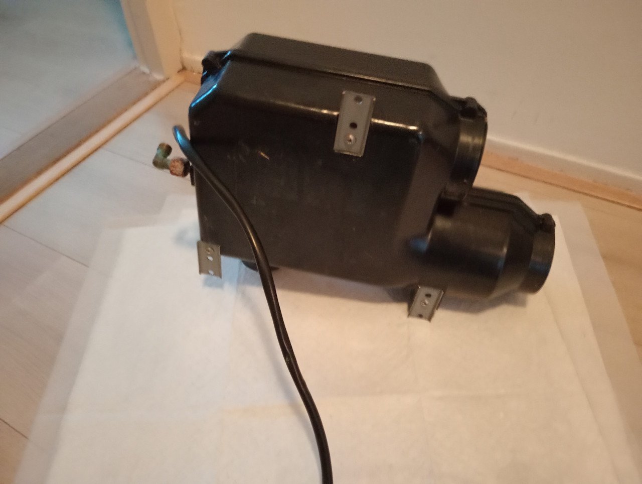Uitlaatslangen en chemisch toilet ,truma gaskachel en yamaha 9,9