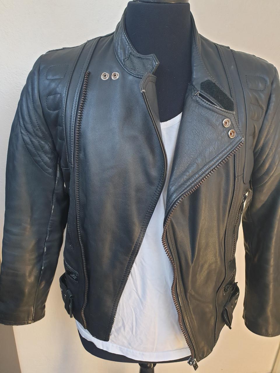 2 stoere bikerjackets.