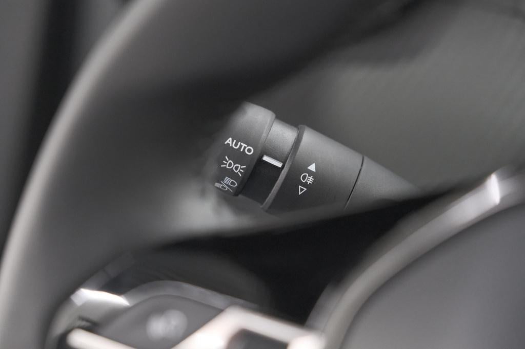 Peugeot 2008 puretech 100 allure | allseason banden | 360 camera | adaptiev