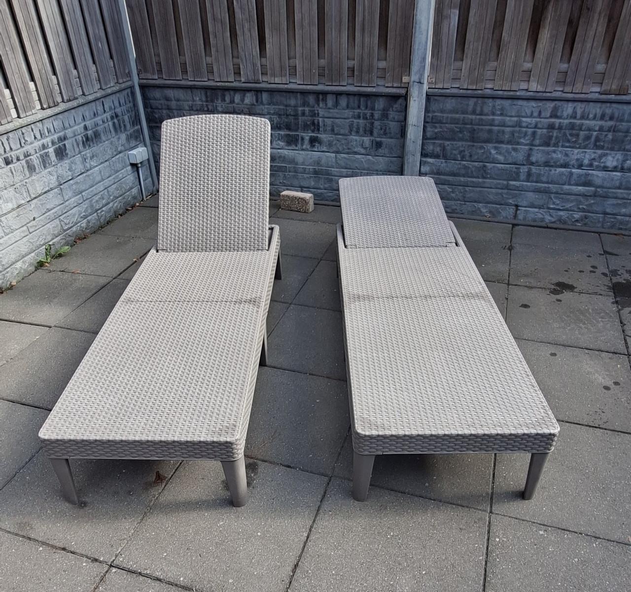 2 comfortabele ligstoelen – goede staa