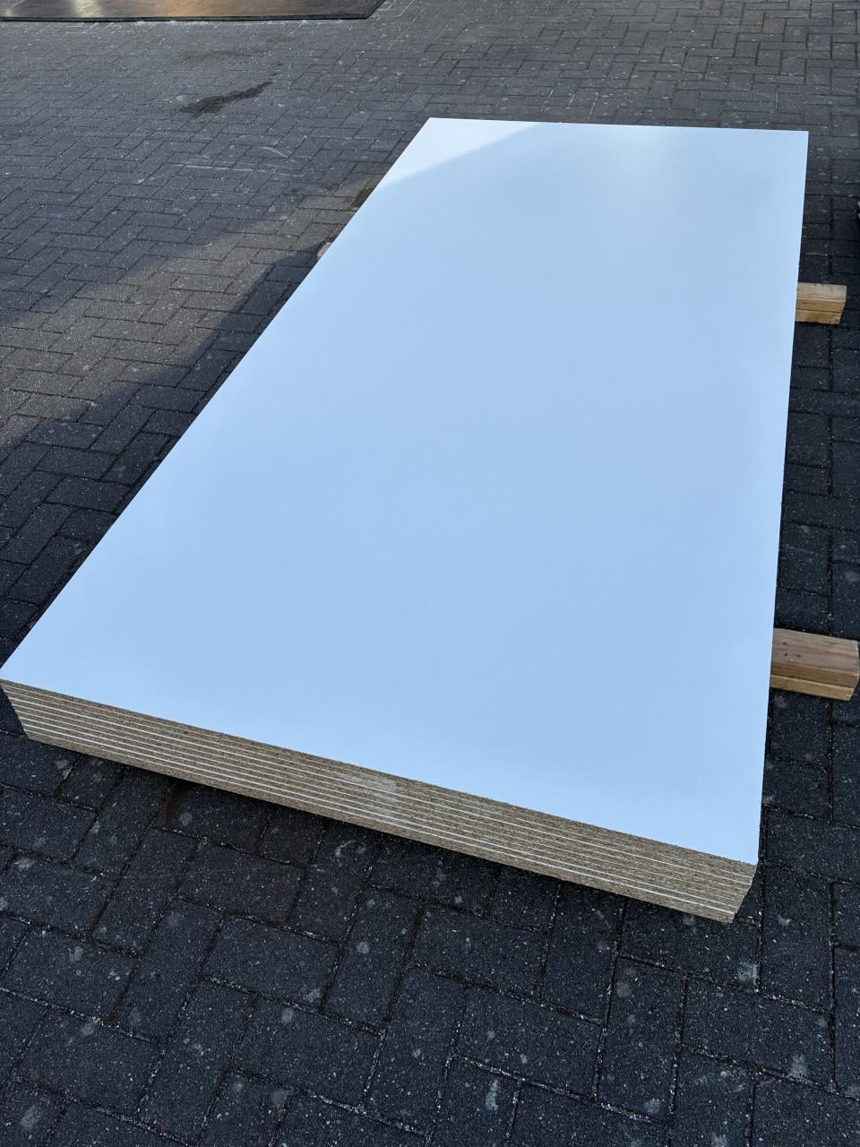 Gelamineerde 18mm meubelplaat wit 125x250