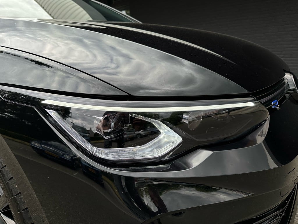 Volkswagen Golf 2.0 tsi r 4motion // panoramadak // akrapovic