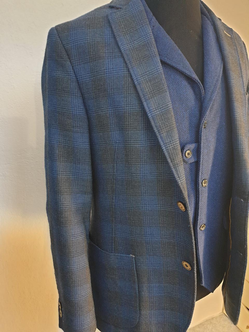 "Vlot" Colbert met vest.