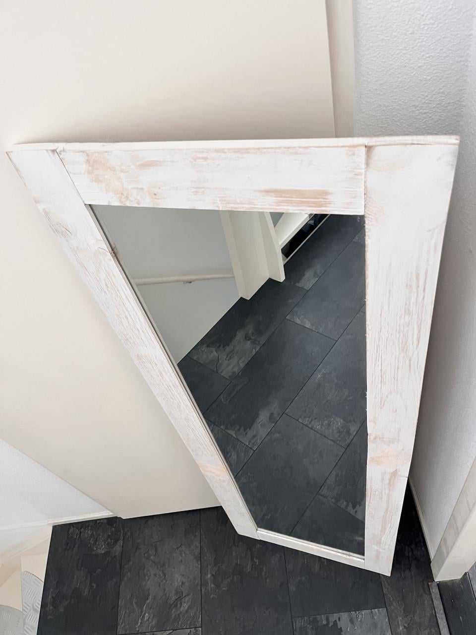 TE KOOP: Spiegel met houten lijst