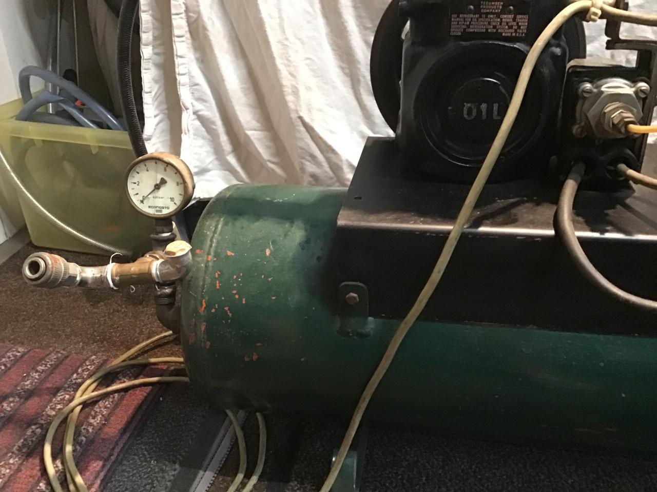 COMPRESSOR