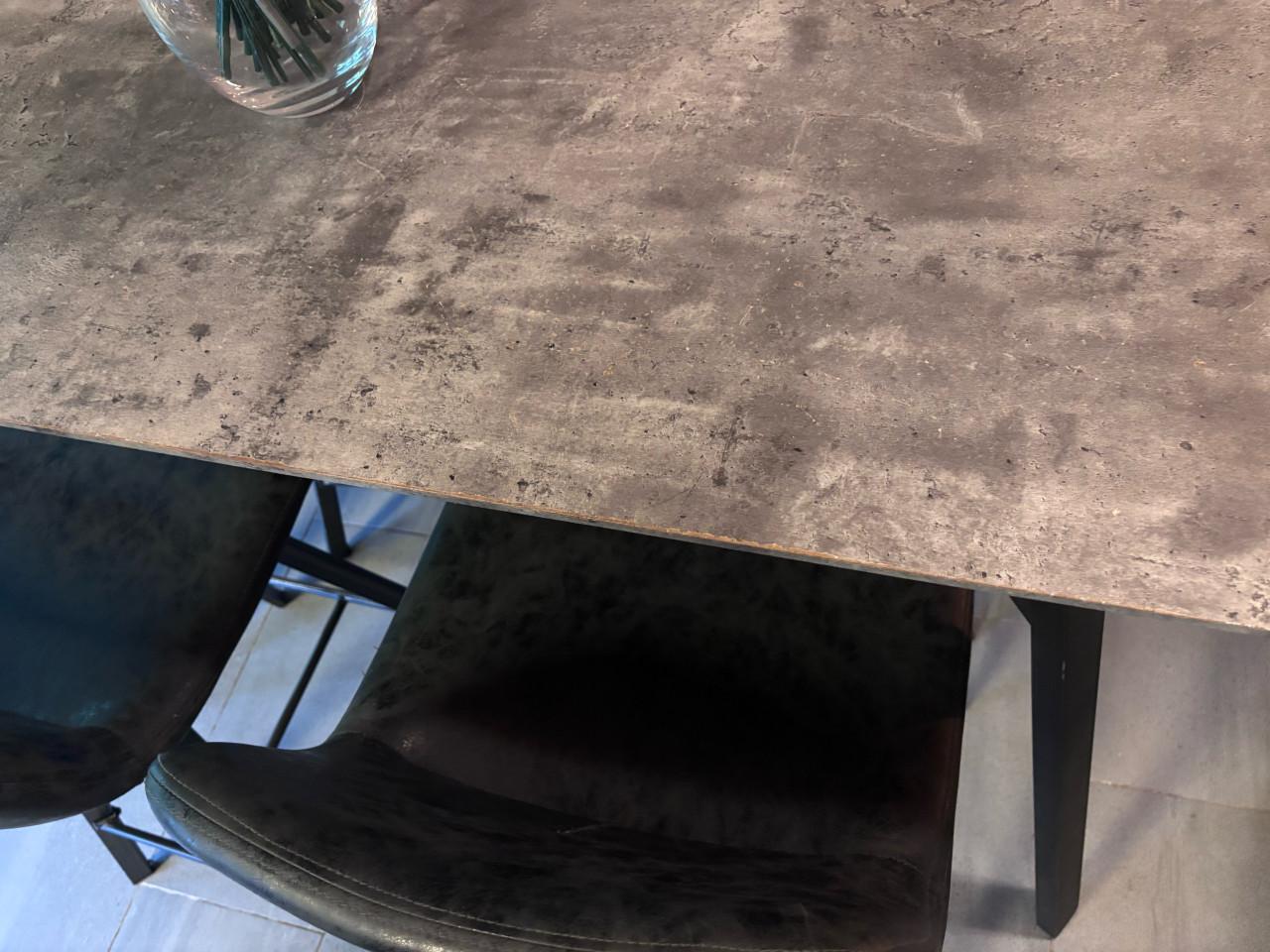 Hoge tafel met stoelen