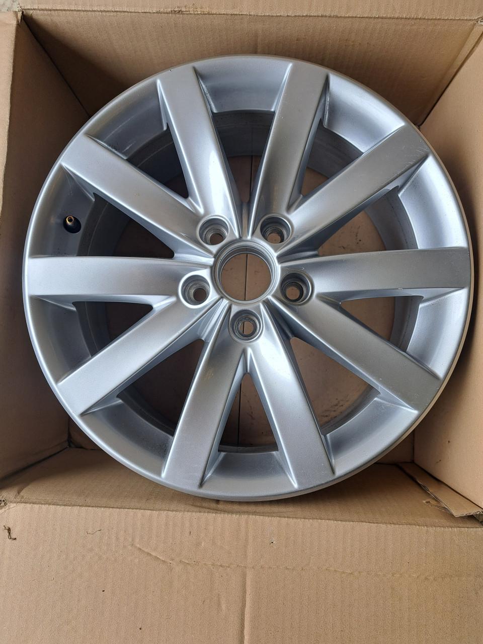 VW velgen 17 inch (4 met band, 1 in doos)