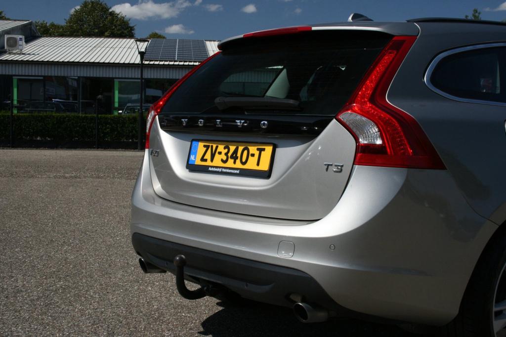 Volvo V60 1.6 t3 momentum / afn. trekhaak / cruise / pdc / stoelv.