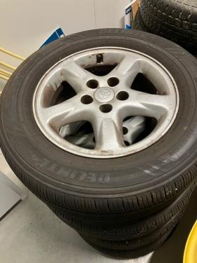 Banden met velg 235/60/R16 All Season