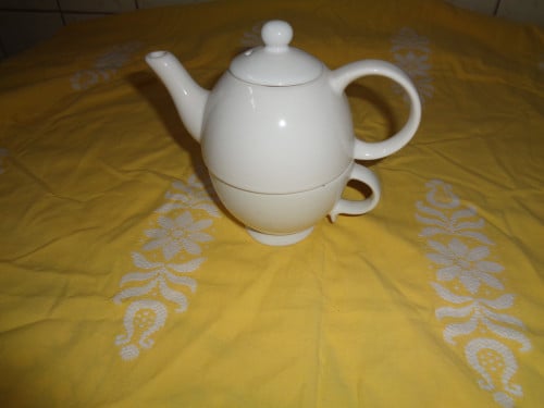 Theepot met kom.(2 x)