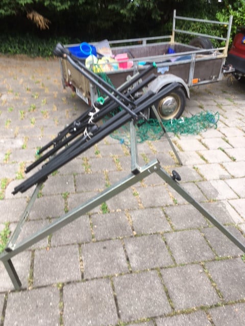 Fietsen   rek  voor op aanhanger of  vouwwagen