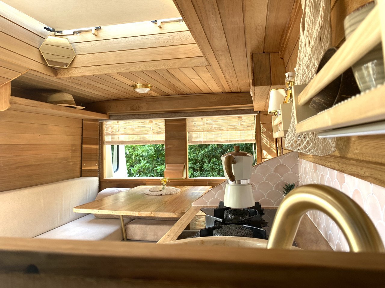 Unieke luxe buscamper Peugeot Boxer