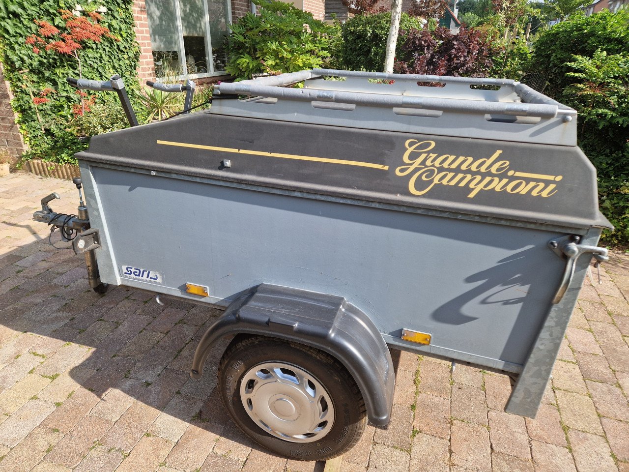 Te huur ruime kampeer aanhangwagen