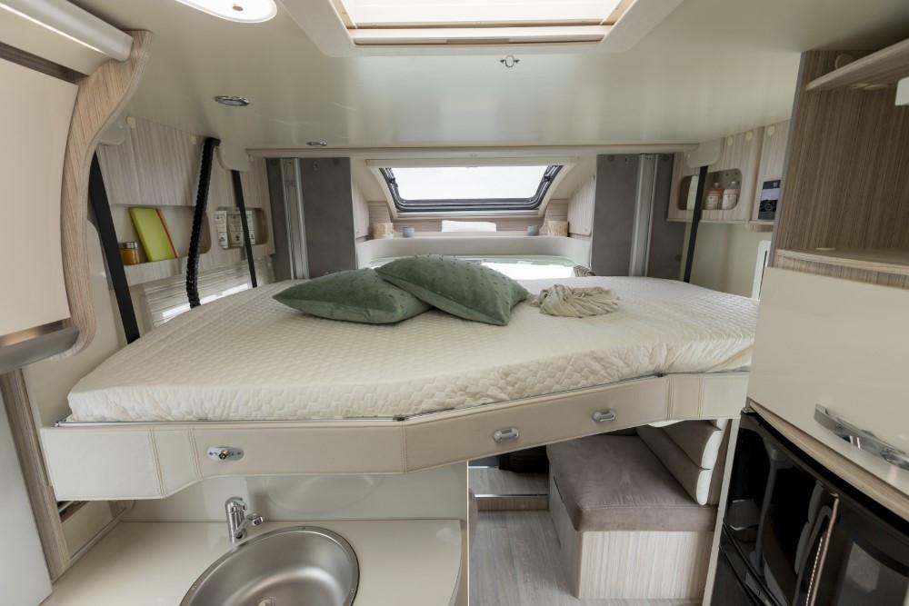 Elnagh T-Loft 530 2019 - Lengtebedden - Automaat - Fietsendrager op chassis