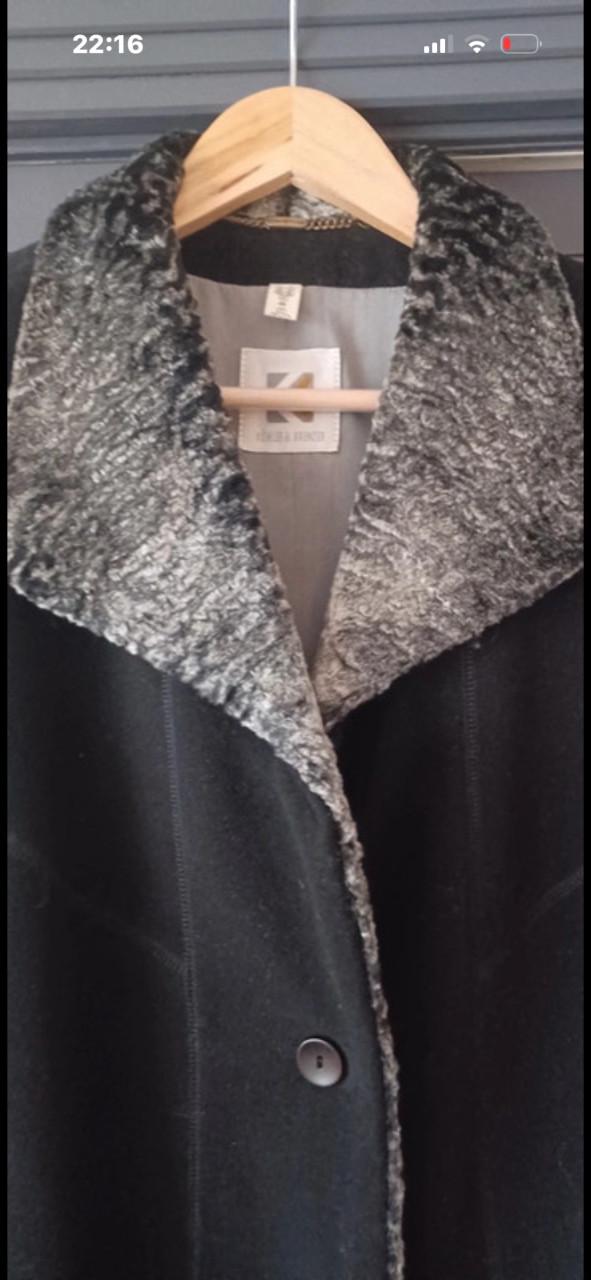 Zwarte winterjas Kohler & Krenzer in wo en cashmere stof