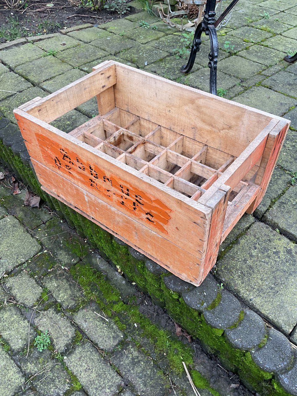 Oud houten Leffe bier krat .