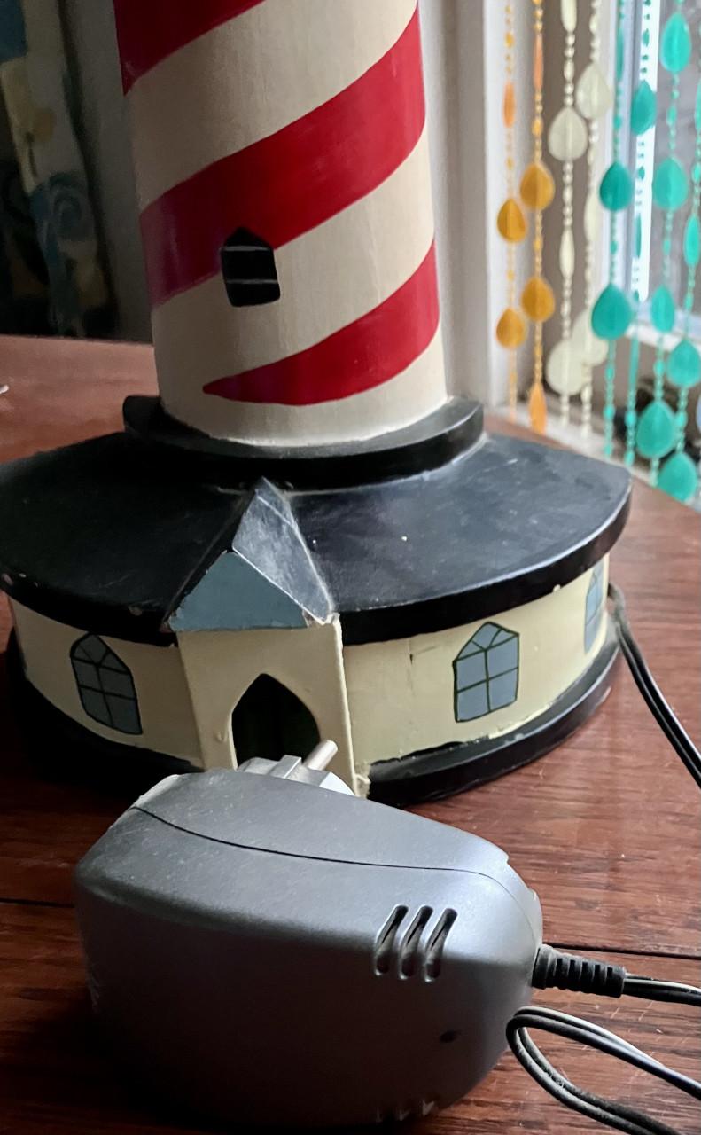 Vuurtoren van Haamstede van hout, met licht