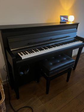 Yamaha CLP785 B - Prachtige staat, zelden bespeeld